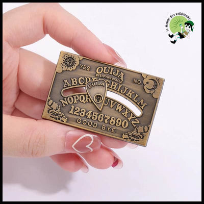 Ouija Board Enamel Pin Divination - Unique - Kits d’initiation à la divination